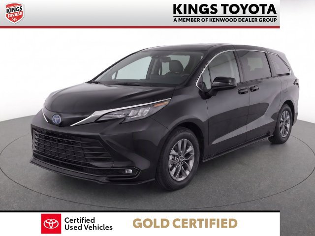 Certified 2025 Toyota Sienna LE FWD image 3
