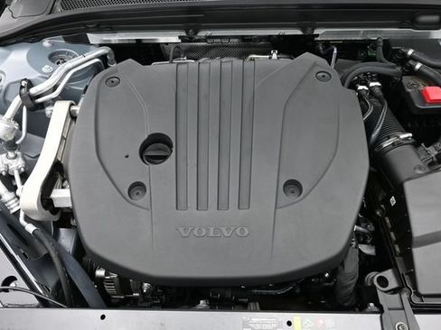 Used 2023 Volvo S60 B5 Plus FWD image 32