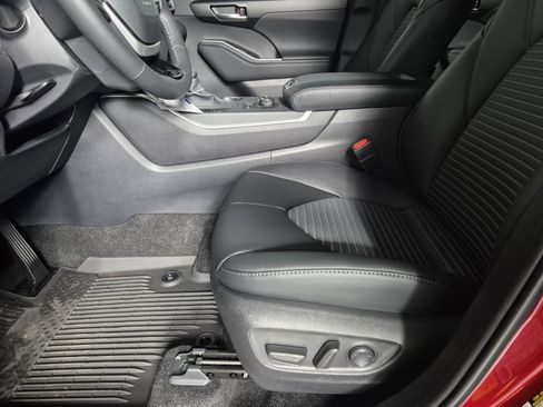 New 2026 Toyota Highlander XSE image 17