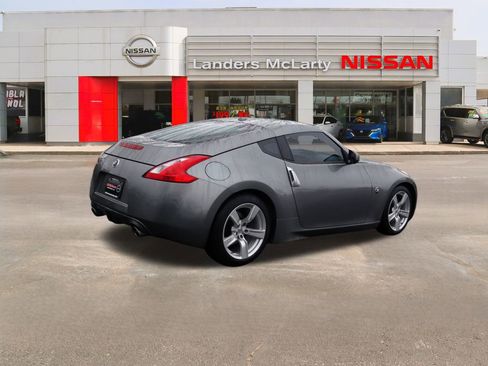 Used 2011 Nissan 370Z Touring image 3