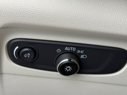 Used 2023 Buick Envision Preferred image 28