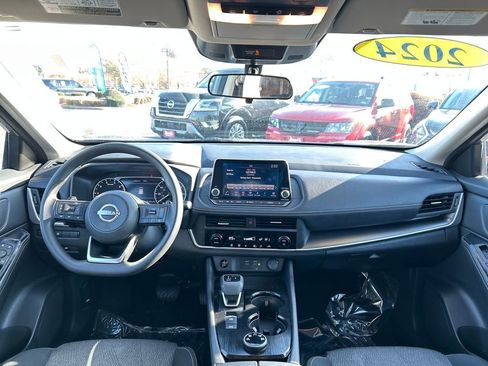 Used 2024 Nissan Rogue SV image 20