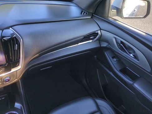 Used 2023 Chevrolet Traverse LT FWD image 17