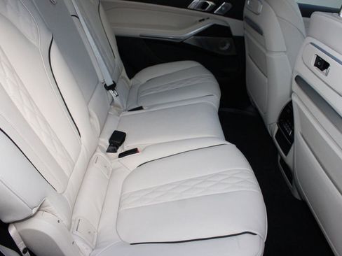 New 2026 BMW X7 M60i image 32