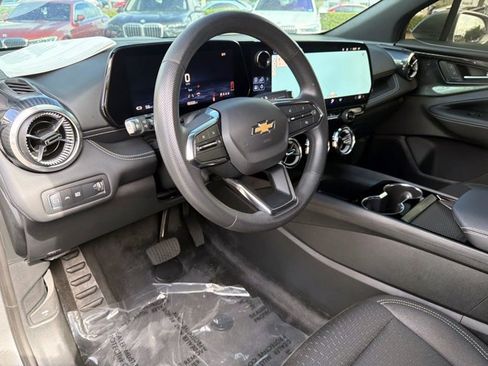 Used 2025 Chevrolet Blazer EV LT AWD/4WD image 19