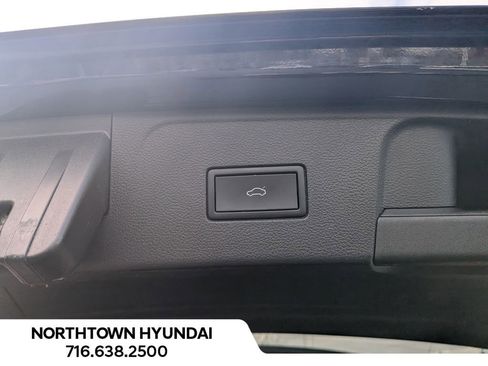 Used 2025 Volkswagen Atlas SE image 36