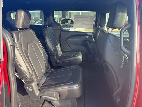 New 2026 Chrysler Pacifica Select w/ S Appearance Package FWD image 30