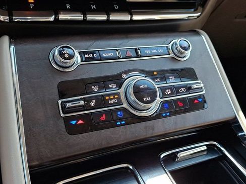 Used 2021 Lincoln Aviator Grand Touring w/ Elements Package Plus AWD/4WD image 21