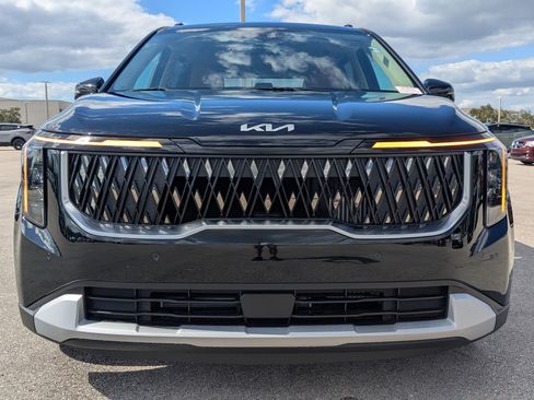 Certified 2025 Kia Carnival EX image 10