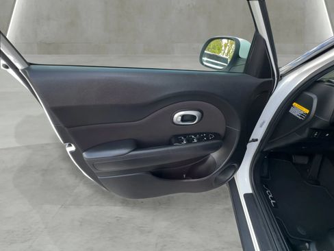 Used 2019 Kia Soul + FWD image 14
