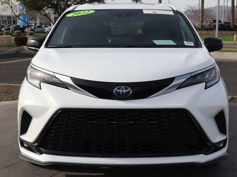 Used 2022 Toyota Sienna XSE image 2
