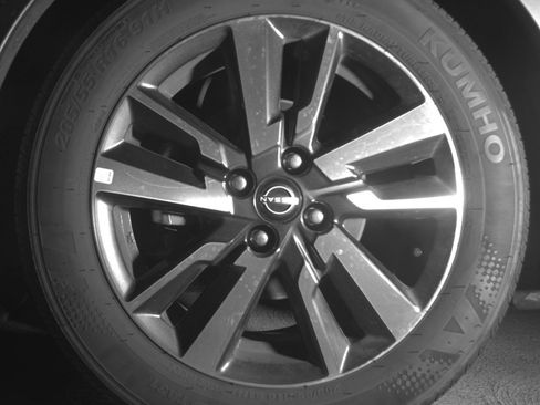 Used 2025 Nissan Versa SV FWD image 12