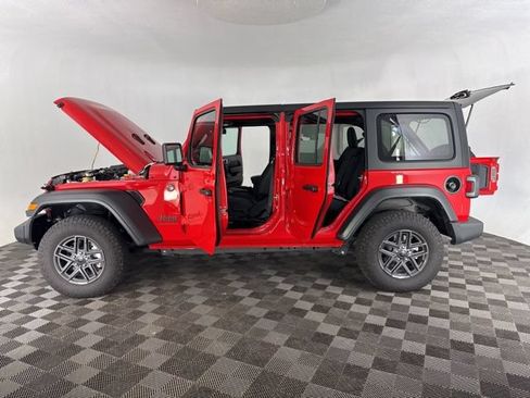 Used 2024 Jeep Wrangler Unlimited Sport AWD/4WD image 15