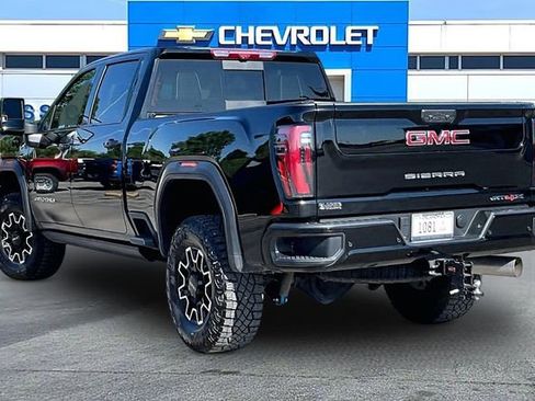 Used 2025 GMC Sierra 2500 AT4X AWD/4WD image 4