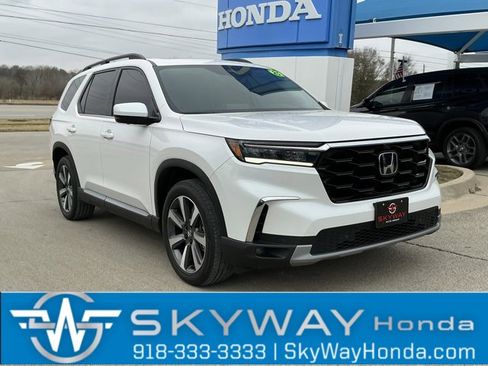 Used 2025 Honda Pilot Elite image 1