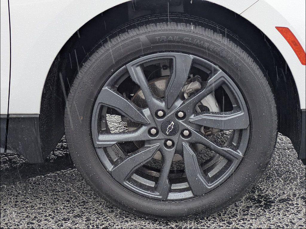 Used 2022 Chevrolet Equinox RS w/ Infotainment Package FWD image 11