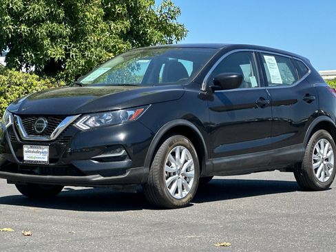 Certified 2022 Nissan Rogue Sport S image 8