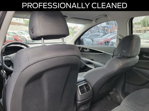 Used 2019 Kia Sorento L FWD image 12