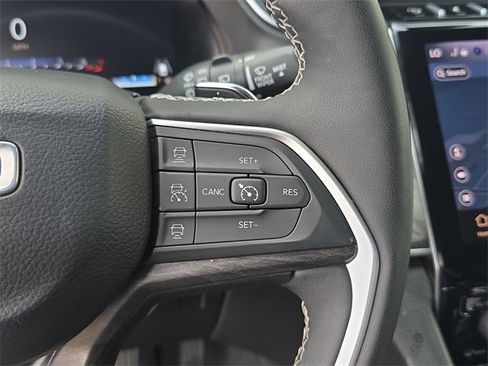 Used 2024 Jeep Grand Cherokee Limited image 22