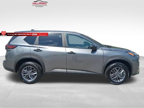 Used 2024 Nissan Rogue S AWD/4WD image 2