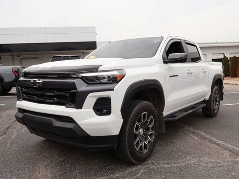 Used 2024 Chevrolet Colorado LT w/ LT Convenience Package III AWD/4WD image 3