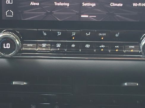 Used 2023 GMC Canyon Elevation w/ Convenience Package AWD/4WD image 4
