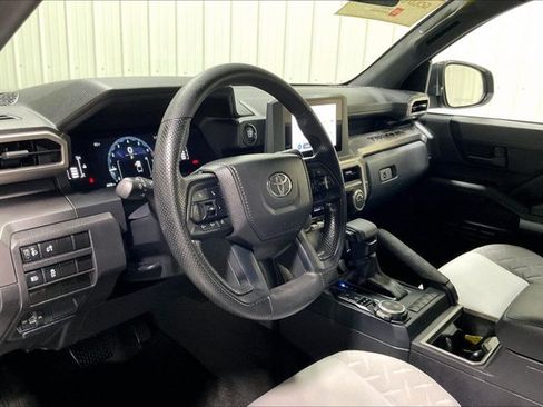 Certified 2025 Toyota Tacoma SR5 AWD/4WD image 15