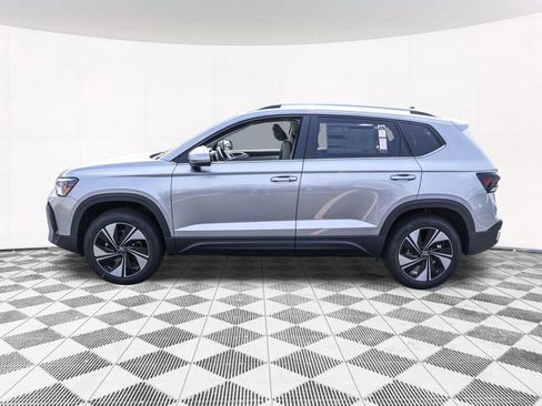 New 2025 Volkswagen Taos SE image 9
