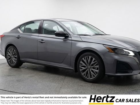 Used 2025 Nissan Altima 2.5 SV FWD image 1