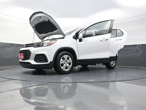 Used 2018 Chevrolet Trax LS FWD image 41