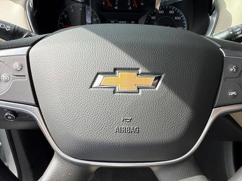 Used 2022 Chevrolet Traverse LS FWD image 12