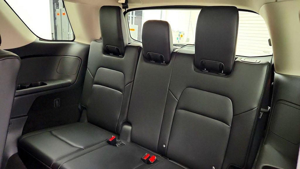 Used 2025 Nissan Pathfinder SL AWD/4WD image 20