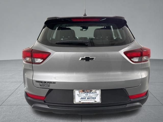 Used 2023 Chevrolet TrailBlazer LS w/ LPO, Blackout Package FWD image 9
