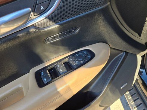 Used 2017 Cadillac XT5 Platinum image 36