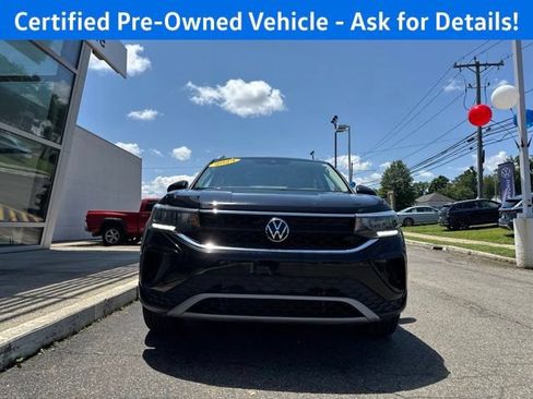 Used 2023 Volkswagen Taos SE w/ Panoramic Sunroof Package AWD/4WD image 5