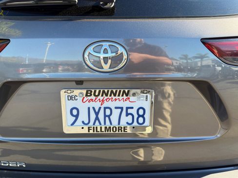 Used 2024 Toyota Highlander LE image 38