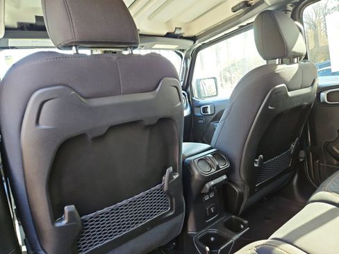 Used 2024 Jeep Gladiator Mojave w/ Safety Group image 19