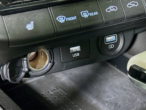 Used 2023 Hyundai Elantra Limited image 30