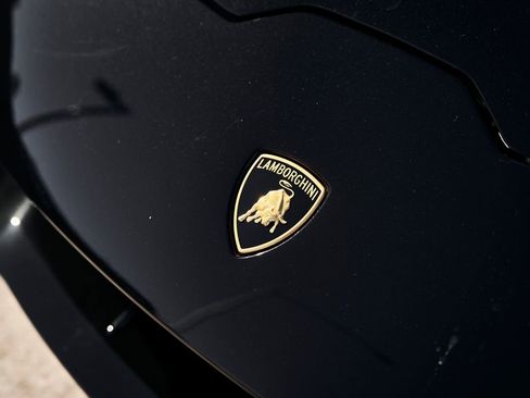 Used 2021 Lamborghini Huracan EVO image 5