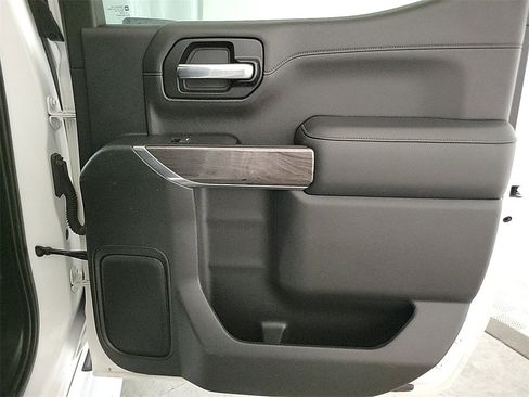 Used 2019 Chevrolet Silverado 1500 LTZ image 21