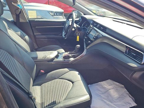 Used 2019 Toyota Camry SE w/ Carpet Mat Package image 6