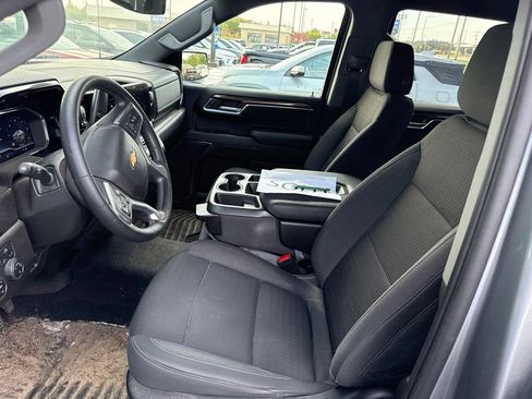 Used 2023 Chevrolet Silverado 1500 LT AWD/4WD image 2