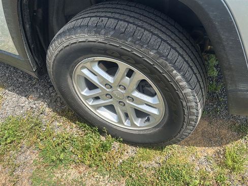 Used 2022 Jeep Grand Cherokee Laredo AWD/4WD image 9