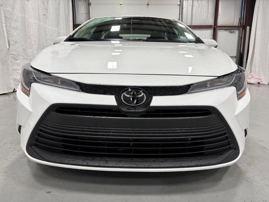 Used 2026 Toyota Corolla LE FWD image 2