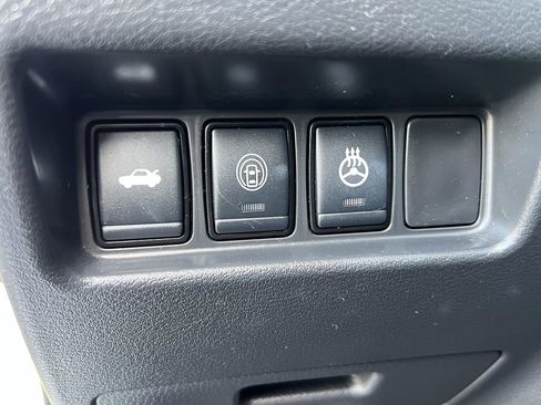 Used 2022 Nissan Maxima SR w/ Sport Mat Group FWD image 14