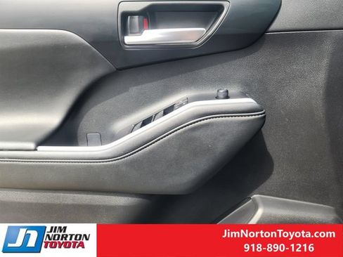 Used 2025 Toyota Highlander XLE AWD/4WD image 23