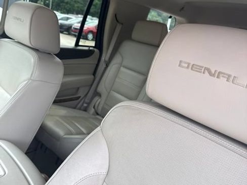 Used 2017 GMC Yukon Denali AWD/4WD image 5