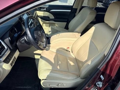 Used 2017 Toyota Highlander XLE AWD/4WD image 10