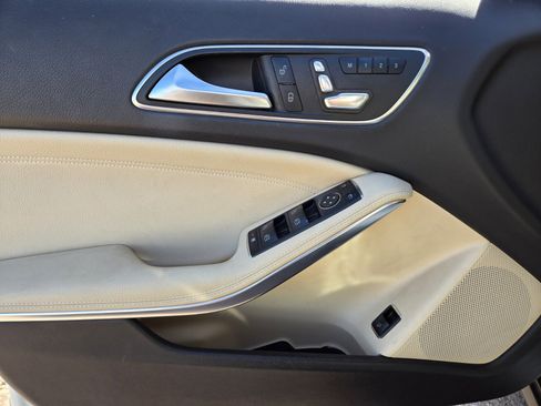 Used 2018 Mercedes-Benz GLA 250 4MATIC w/ Premium Package image 15