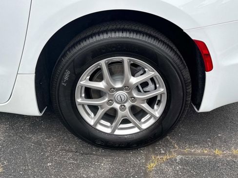 New 2025 Chrysler Pacifica Select FWD image 14